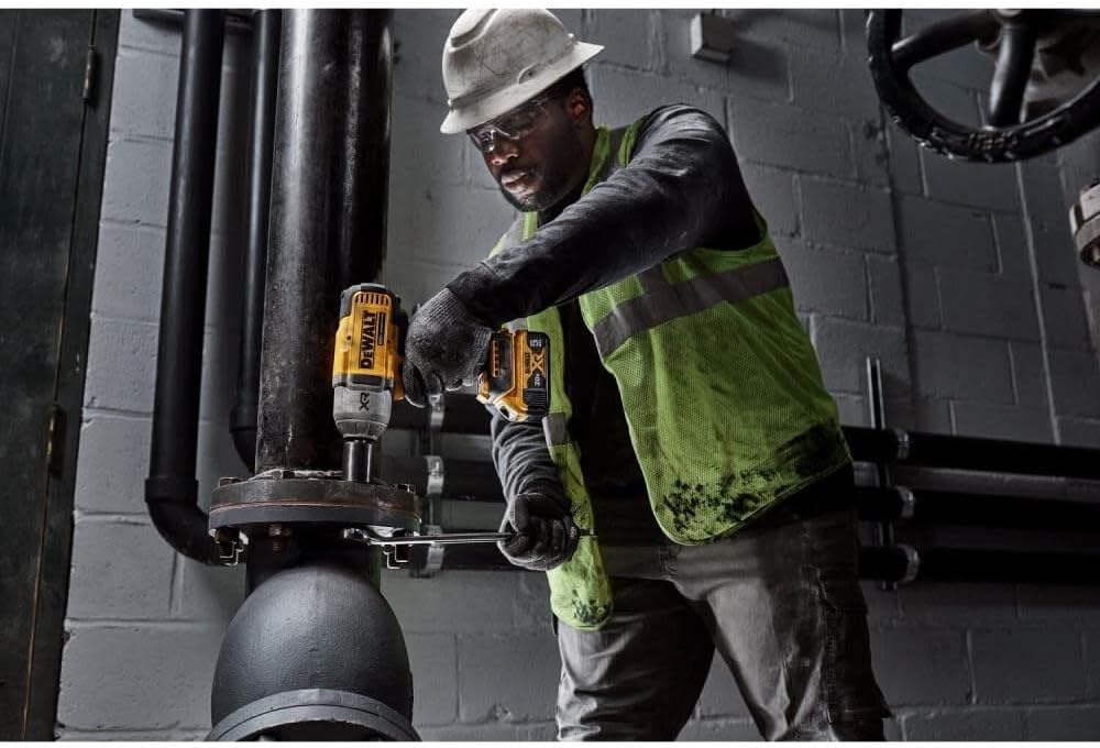 DEWALT 20V MAX Cordless Impact Wrench Kit, 20V MAX, 1/2" Hog Ring With 4-Mode Speed, Includes Battery, Charger and Kit Bag (DCF900P1) - Image 7