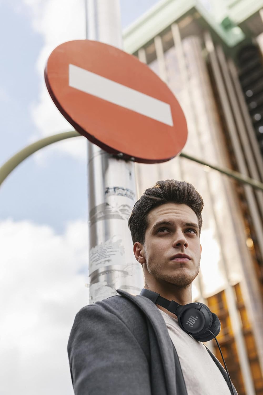 JBL Tune 500 - Wired on-ear headphones, JBL Pure Bass Sound, 1-button remote/mic, Tangle-free flat cable, Lightweight and foldable design, Ask Siri or Google Now (Black) - Image 3