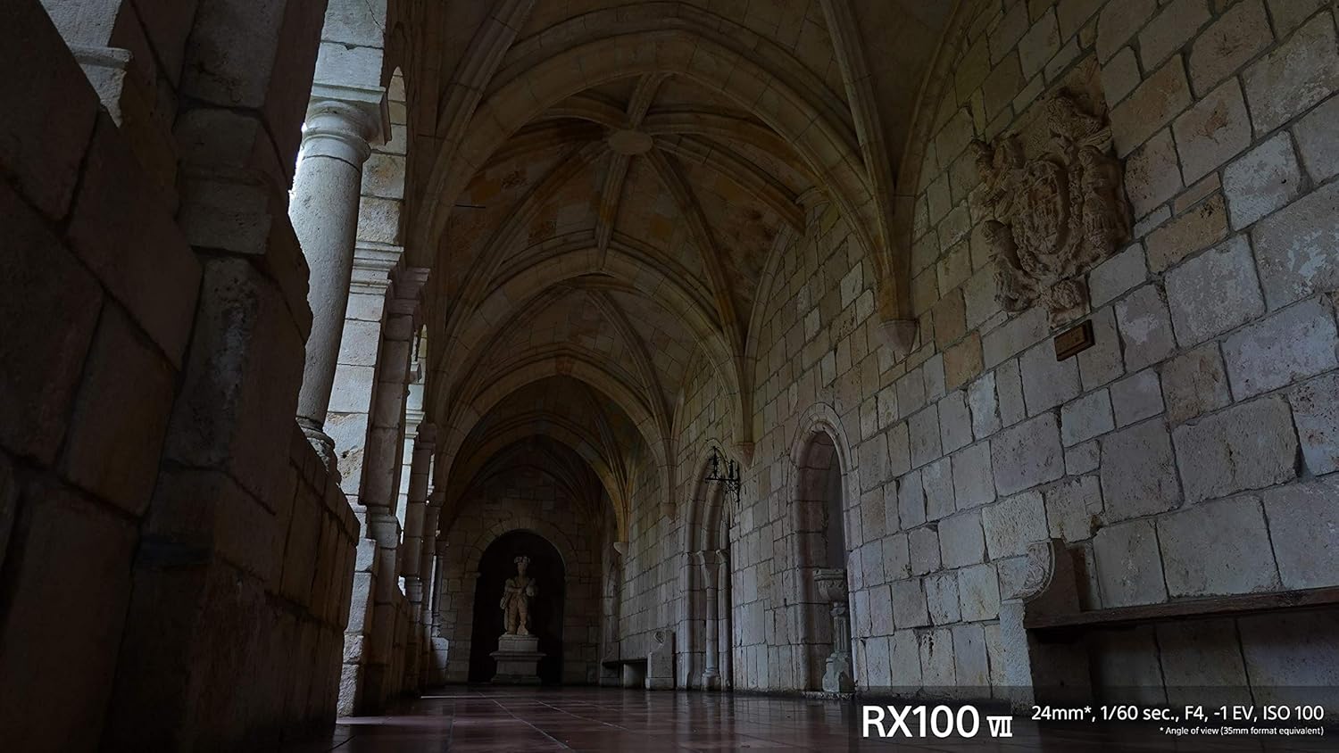 Sony RX100 VII Premium Compact Camera with 1.0-type stacked CMOS sensor (DSCRX100M7) - Image 3